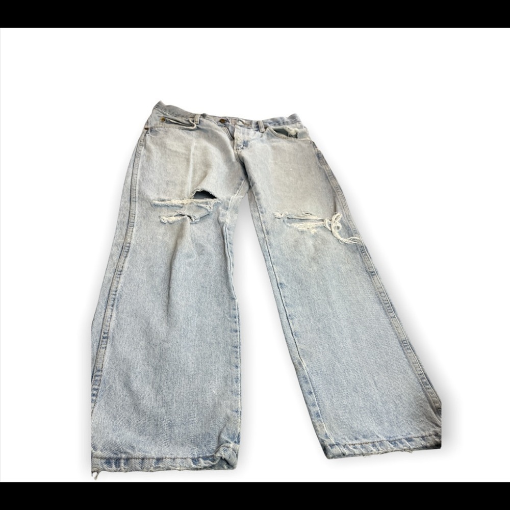 Wrangler distressed jean size 33X30